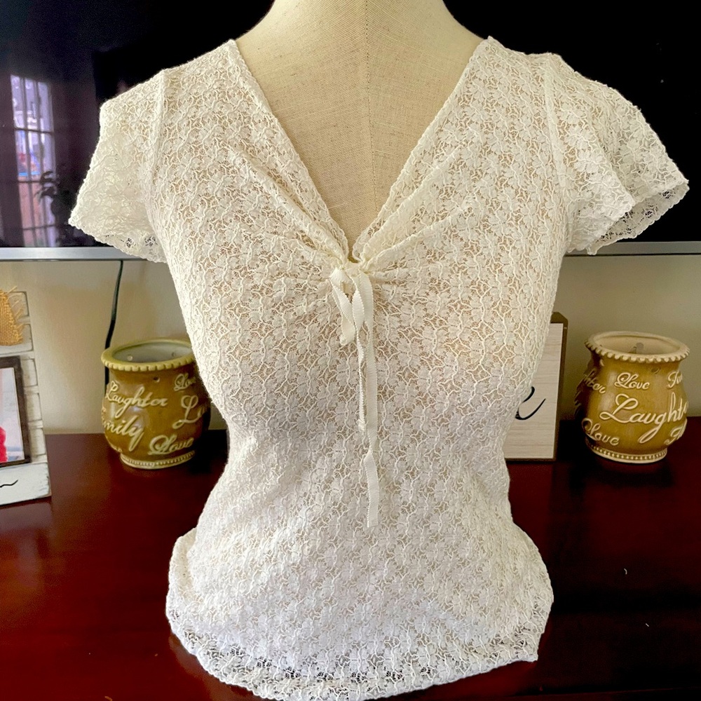 Banana Republic stretchy Eyelet top- size Medium